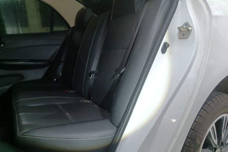 Used BYD F3 2020 1.5L Manual Luxury Edition Interior 4
