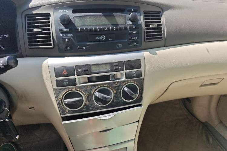 Used BYD F3R 2009 Gold Diamond Edition 1.5L Elite Model Audio And AC Panel