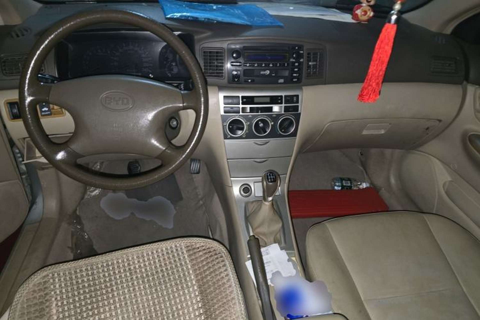 Used BYD F3R 2009 Gold Diamond Edition 1.5L Fashion Model GLX-i Center Console