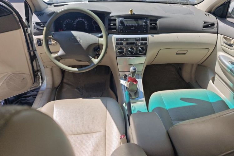 Used BYD F3R 2009 Gold Diamond Edition 1.5L Elite Model Center Console