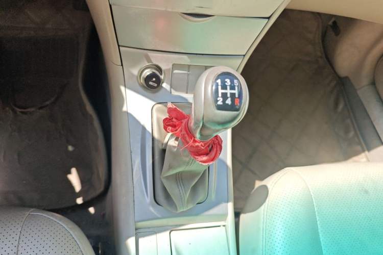 Used BYD F3R 2009 Gold Diamond Edition 1.5L Elite Model Gear Lever