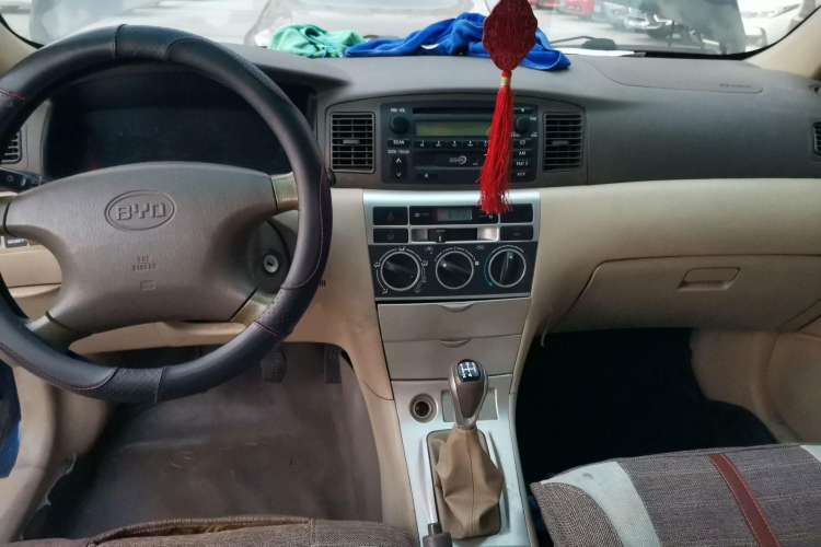Used BYD F3R 2011 1.5L Comfort Version Center Console