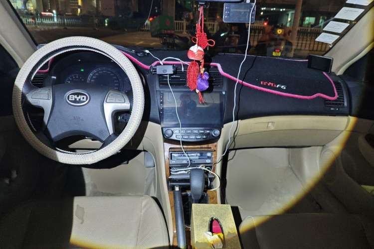 Used BYD F6 2009 New Wealth Edition 2.4L Automatic Prestige Model Center Console