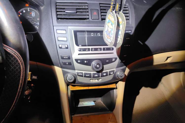 Used BYD F6 2009 New Wealth Edition 2.0L Manual Comfort Model Audio And AC Panel