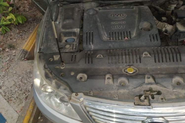 Used BYD F6 2009 New Wealth Edition 2.0L Manual Luxury Model Engine Bay Right