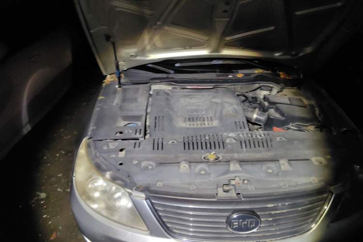 Used BYD F6 2009 New Wealth Edition 2.0L Manual Comfort Model Engine Bay Right