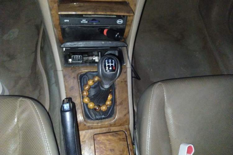 Used BYD F6 2009 New Wealth Edition 2.0L Manual Luxury Model Gear Lever