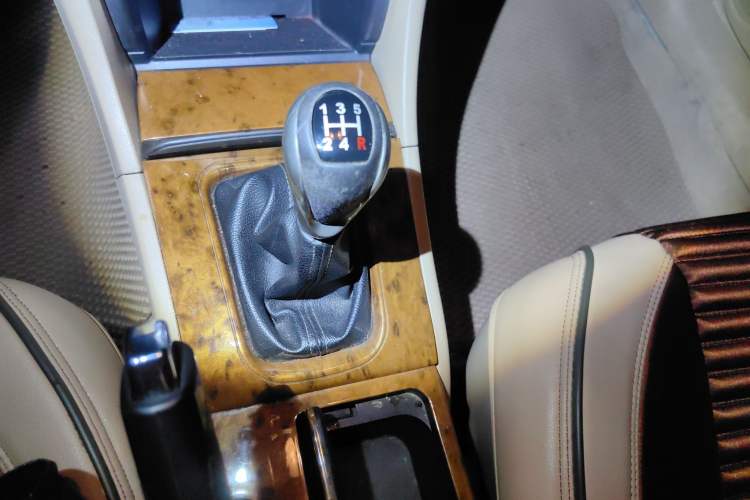 Used BYD F6 2009 New Wealth Edition 2.0L Manual Comfort Model Gear Lever