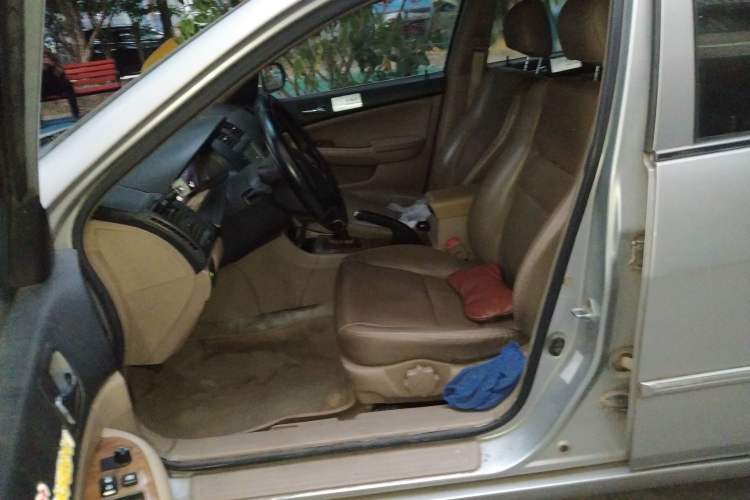 Used BYD F6 2009 New Wealth Edition 2.0L Manual Luxury Model Left Front Seat