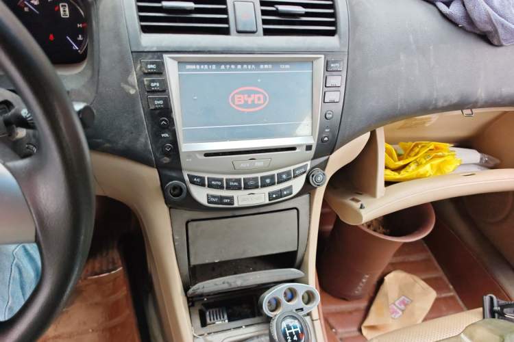 Used BYD F6 2010 Golden Edition 1.8L Manual Luxury Model Audio And AC Panel