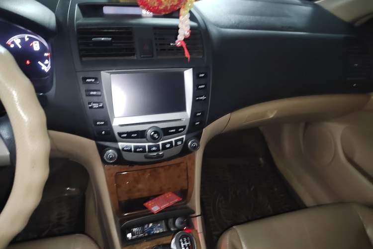Used BYD F6 2010 Golden Edition 2.0L Manual Luxury Model Audio And AC Panel