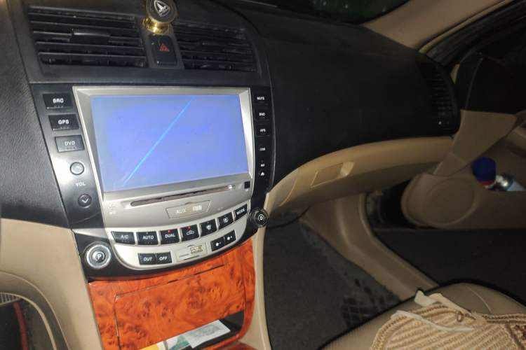 Used BYD F6 2010 Golden Edition 1.8L Manual Luxury Model Audio And AC Panel