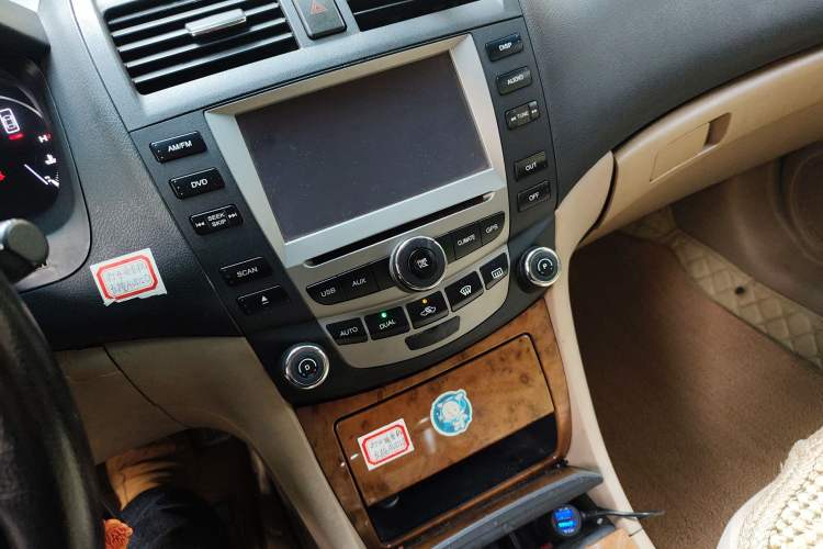 Used BYD F6 2010 Golden Edition 2.0L Manual Luxury Model Audio And AC Panel