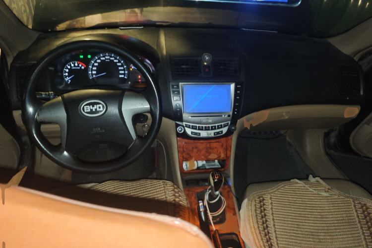 Used BYD F6 2010 Golden Edition 1.8L Manual Luxury Model Center Console