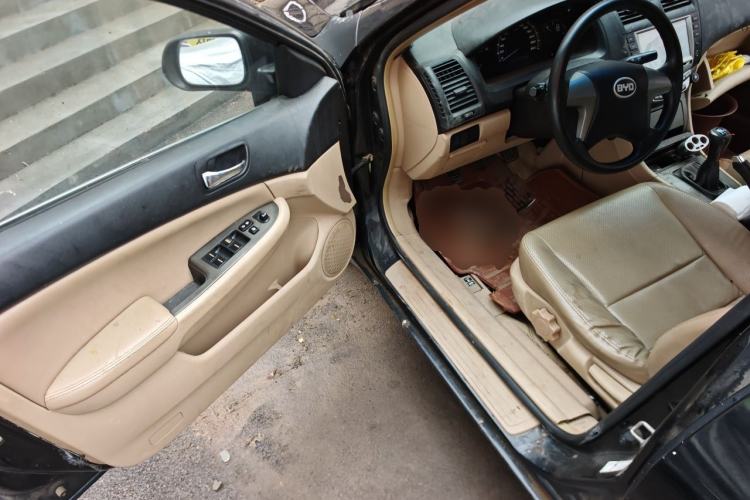 Used BYD F6 2010 Golden Edition 1.8L Manual Luxury Model Driver Seat