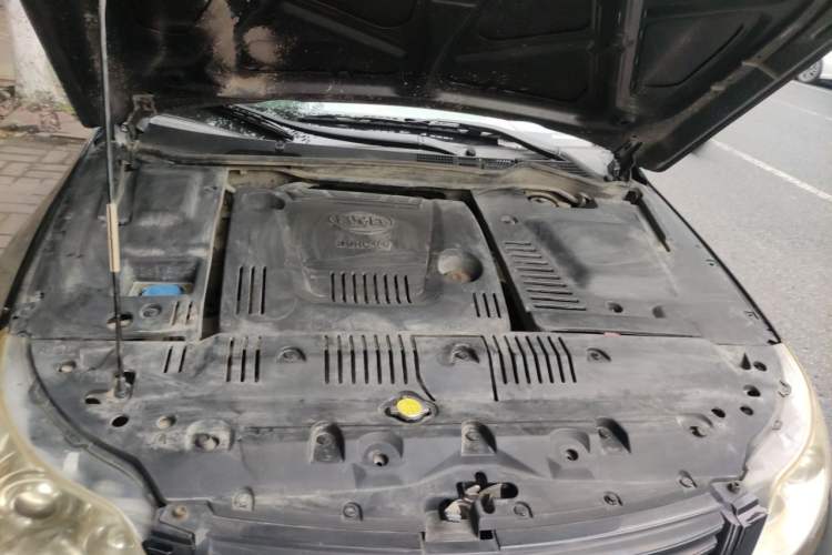 Used BYD F6 2010 Golden Edition 2.0L Manual Luxury Model Engine Bay
