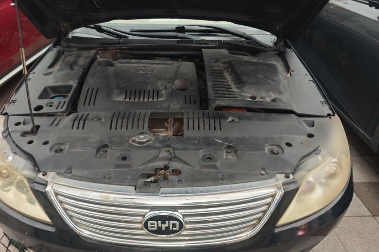 Used BYD F6 2010 Golden Edition 2.0L CVT Deluxe Model Engine Bay