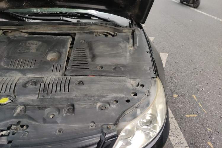 Used BYD F6 2010 Golden Edition 2.0L Manual Luxury Model Engine Bay Left