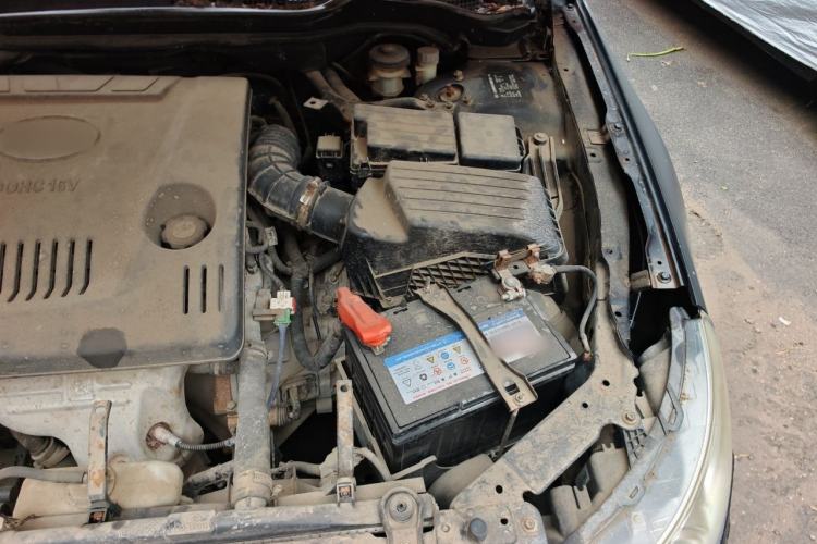 Used BYD F6 2010 Golden Edition 1.8L Manual Luxury Model Engine Bay Left