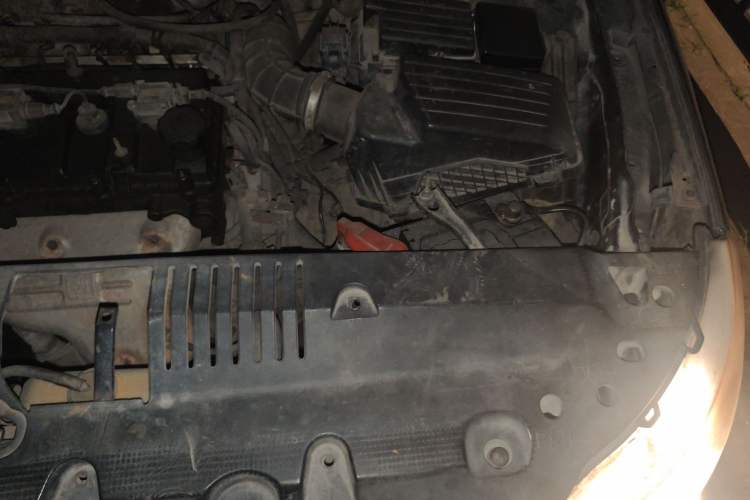 Used BYD F6 2010 Golden Edition 1.8L Manual Luxury Model Engine Bay Left