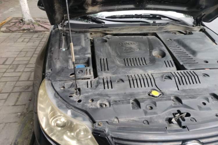 Used BYD F6 2010 Golden Edition 2.0L Manual Luxury Model Engine Bay Right
