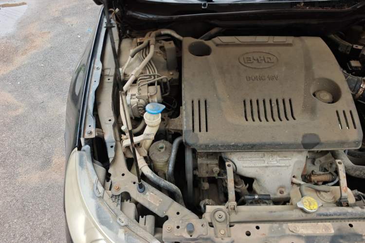 Used BYD F6 2010 Golden Edition 1.8L Manual Luxury Model Engine Bay Right