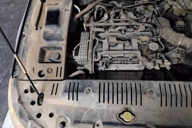 Used BYD F6 2010 Golden Edition 2.0L Manual Luxury Model Engine Bay Right