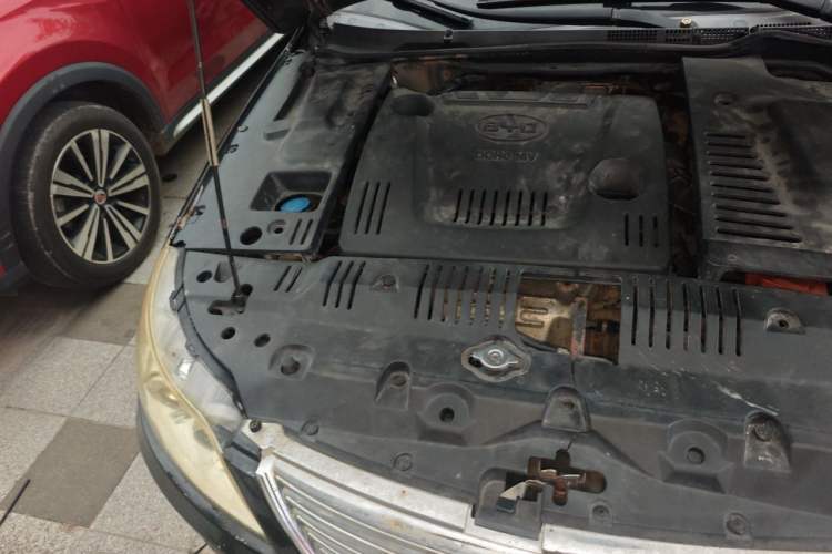 Used BYD F6 2010 Golden Edition 2.0L CVT Deluxe Model Engine Bay Right