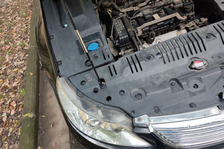 Used BYD F6 2010 Golden Edition 2.0L Manual Luxury Model Engine Bay Right