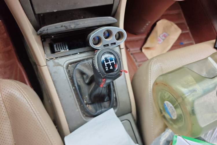 Used BYD F6 2010 Golden Edition 1.8L Manual Luxury Model Gear Lever