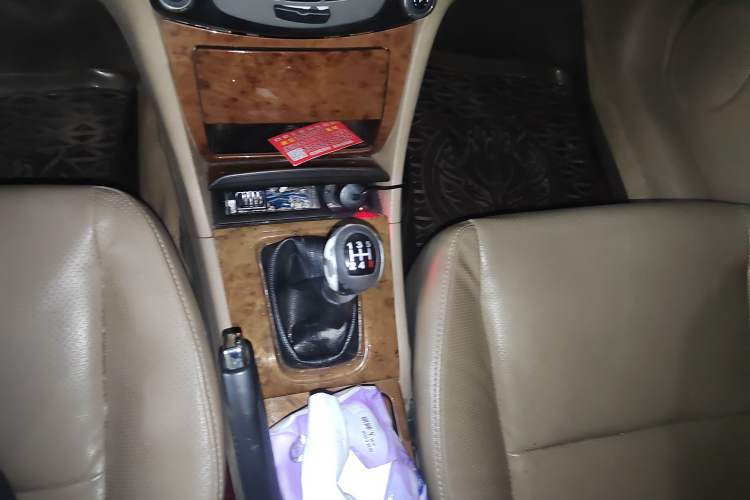 Used BYD F6 2010 Golden Edition 2.0L Manual Luxury Model Gear Lever