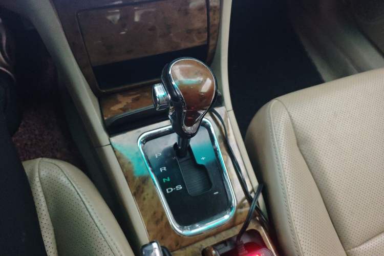 Used BYD F6 2010 Golden Edition 2.0L CVT Deluxe Model Gear Lever
