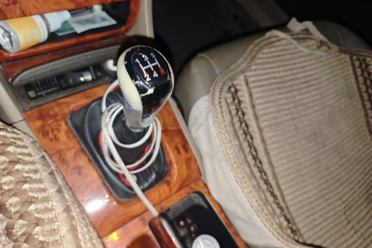 Used BYD F6 2010 Golden Edition 1.8L Manual Luxury Model Gear Lever