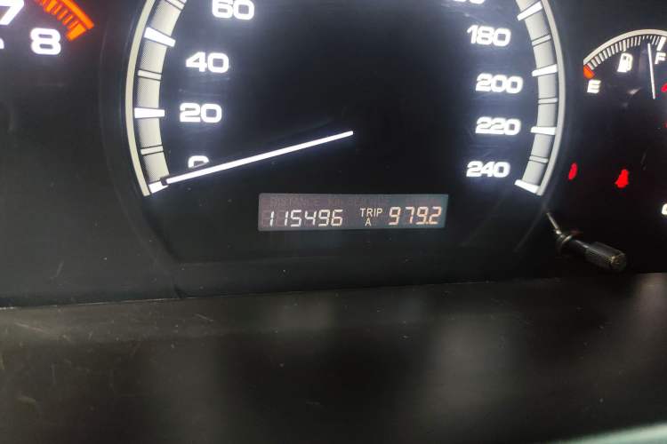 Used BYD F6 2010 Golden Edition 2.0L Manual Luxury Model Odometer Close Up