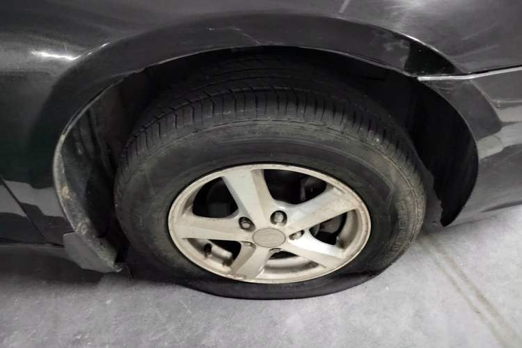 Used BYD F6 2010 Golden Edition 2.0L Manual Luxury Model Right Front Wheel Hub