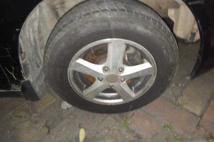 Used BYD F6 2010 Golden Edition 1.8L Manual Luxury Model Right Front Wheel Hub