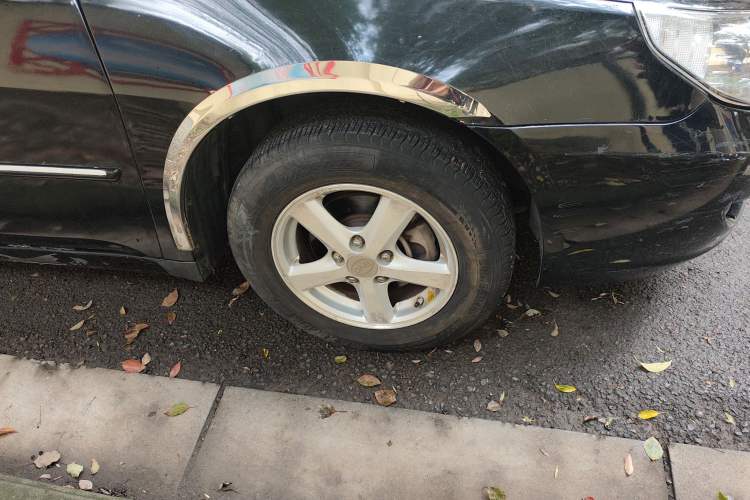 Used BYD F6 2010 Golden Edition 2.0L Manual Luxury Model Right Front Wheel Hub