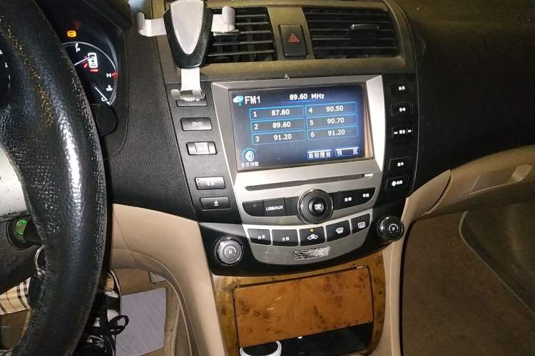 Used BYD F6 2011 Golden Edition 2.0L CVT Deluxe Model Audio And AC Panel