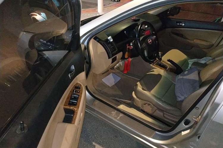 Used BYD F6 2011 Golden Edition 2.0L CVT Deluxe Model Driver Seat
