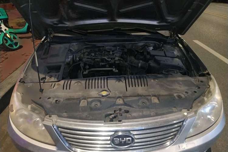 Used BYD F6 2011 Golden Edition 2.0L CVT Deluxe Model Engine Bay