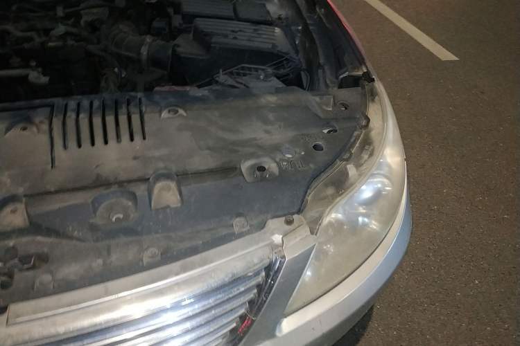 Used BYD F6 2011 Golden Edition 2.0L CVT Deluxe Model Engine Bay Left