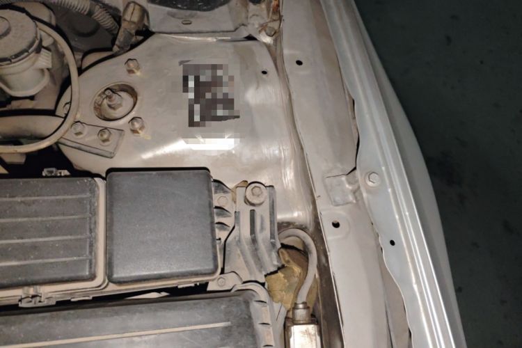 Used BYD F6 2011 Golden Edition 2.0L CVT Deluxe Model Engine Bay Left