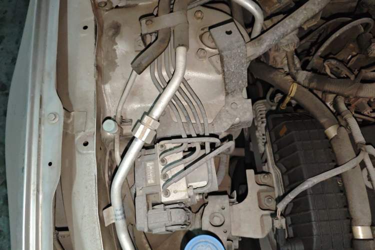 Used BYD F6 2011 Golden Edition 2.0L CVT Deluxe Model Engine Bay Right