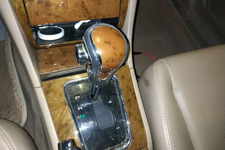 Used BYD F6 2011 Golden Edition 2.0L CVT Deluxe Model Gear Lever
