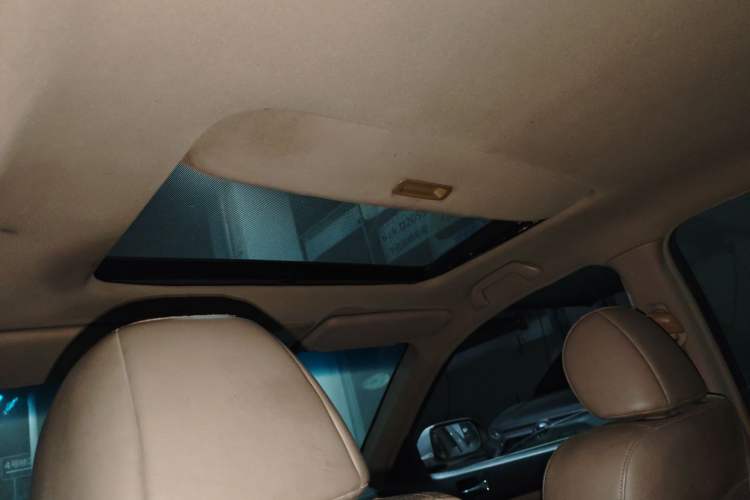 Used BYD F6 2011 Golden Edition 2.0L CVT Deluxe Model Headliner