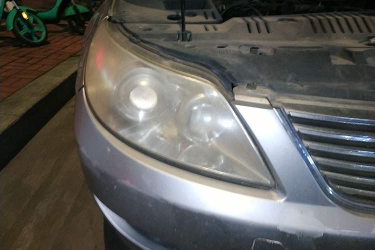 Used BYD F6 2011 Golden Edition 2.0L CVT Deluxe Model Right Front Headlight