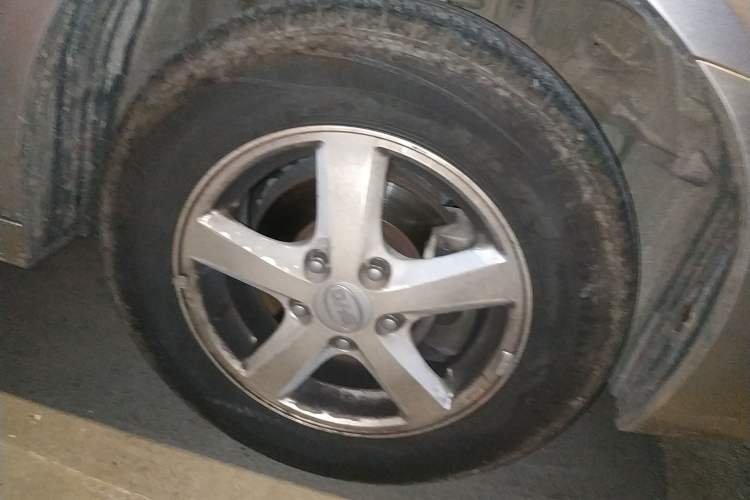 Used BYD F6 2011 Golden Edition 2.0L CVT Deluxe Model Right Front Wheel Hub