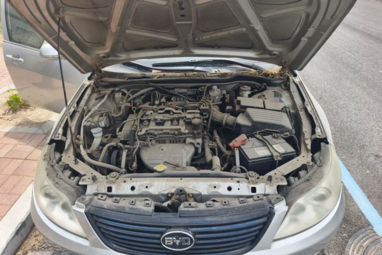 Used BYD F6 2011 Golden Edition 2.0L CVT Deluxe Model Engine Bay
