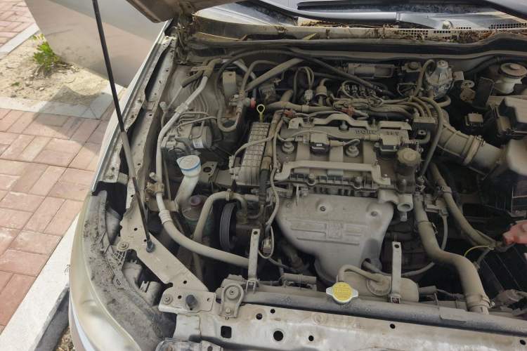 Used BYD F6 2011 Golden Edition 2.0L CVT Deluxe Model Engine Bay Right