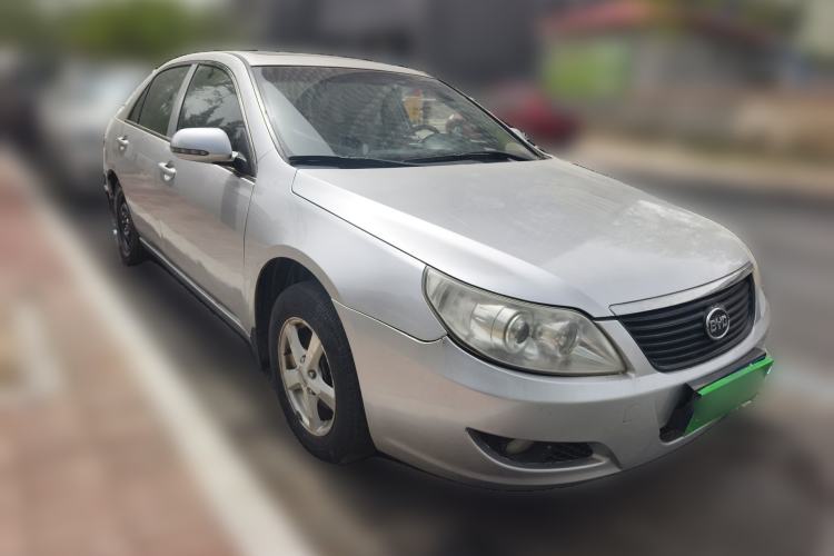 Used BYD F6 2011 Golden Edition 2.0L CVT Deluxe Model Front Right 45 Deg